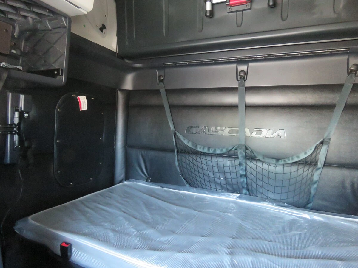 2023 Freightliner Cascadia - image 15