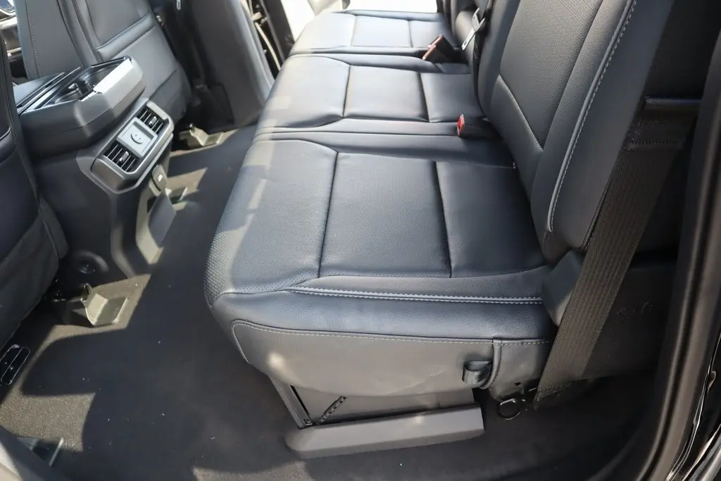2025 Ford F-150 Lariat photo 4