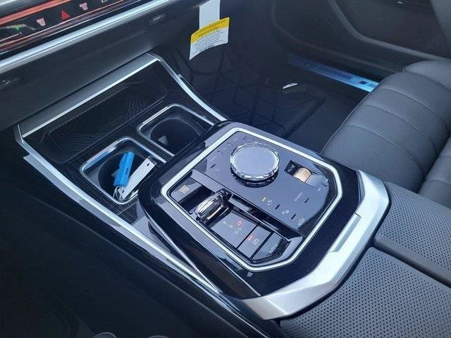 2026 BMW 7 Series 750e - Photo 23