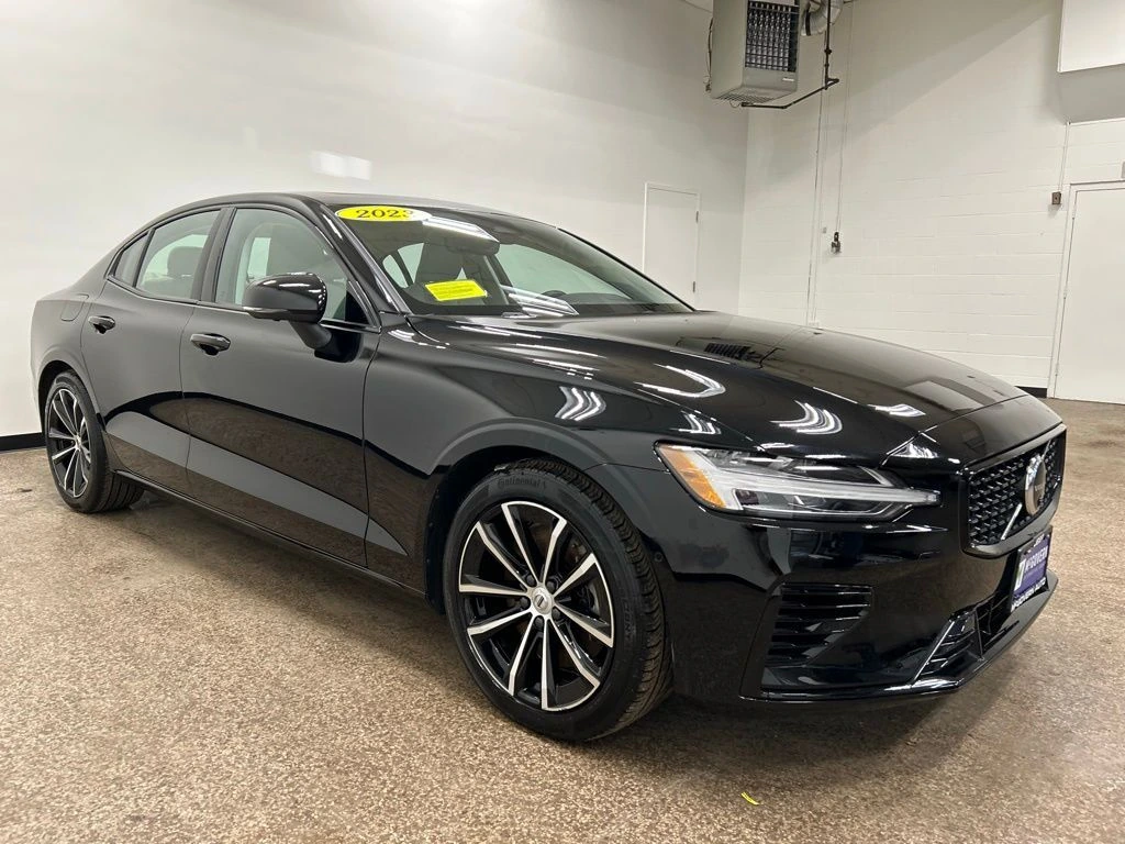 2023 Volvo - image 8