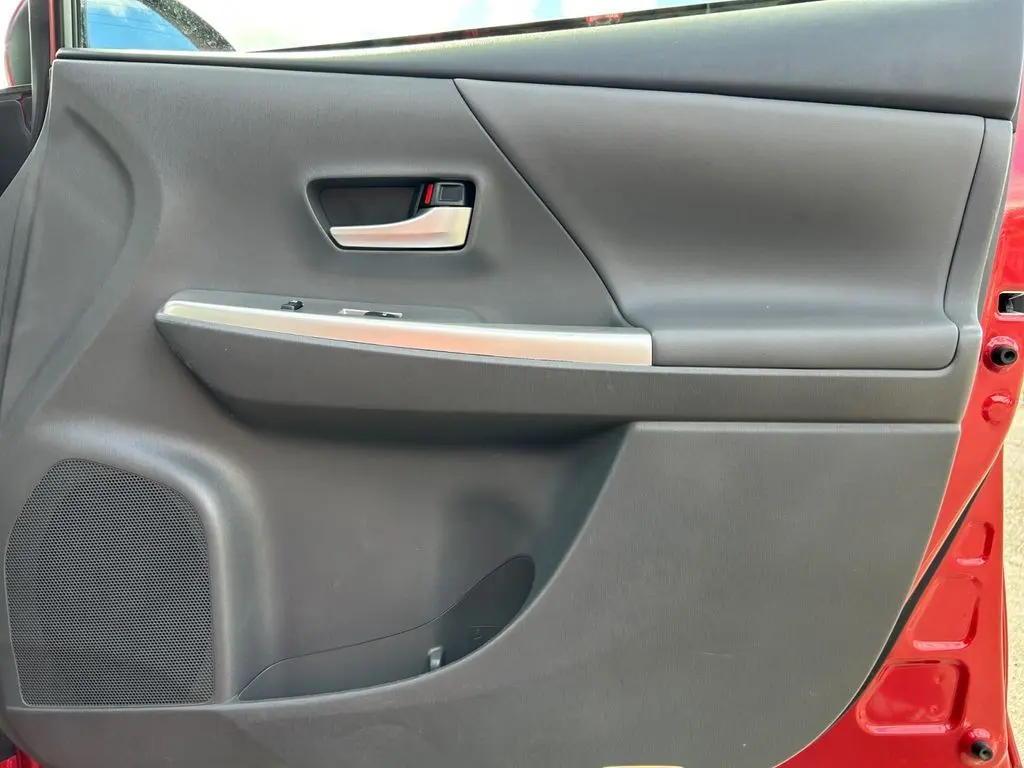 2014 Toyota Prius V Five photo 25