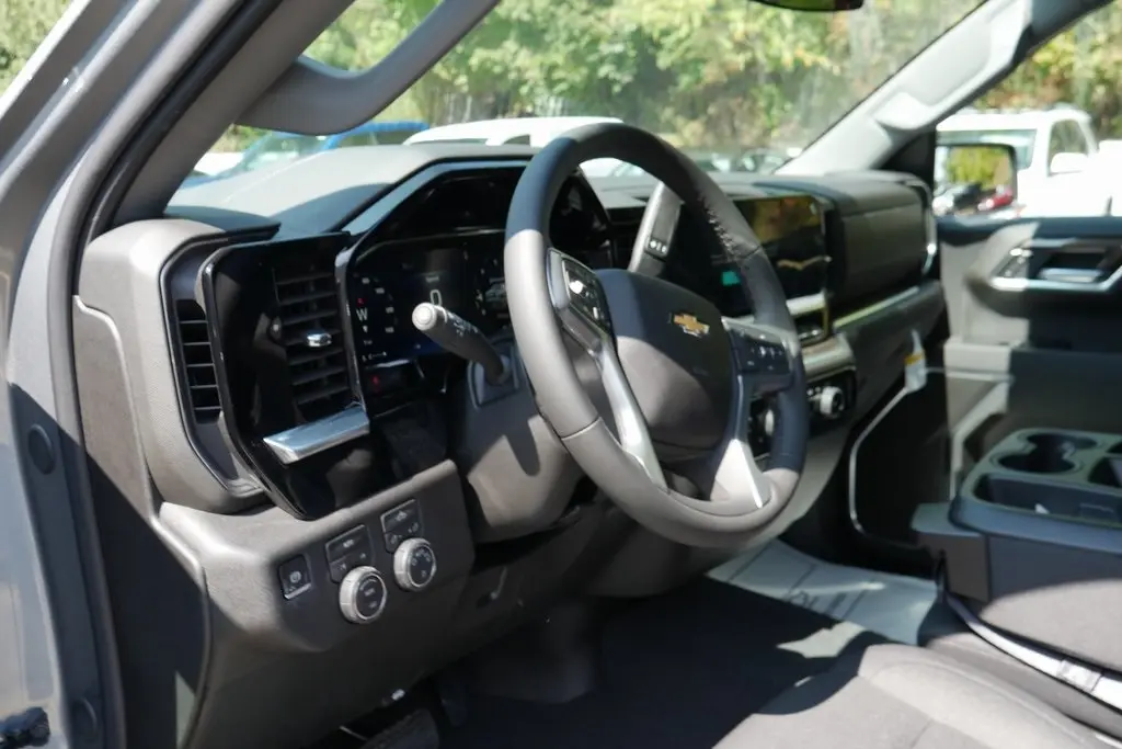 2026 Chevrolet Silverado LT photo 8