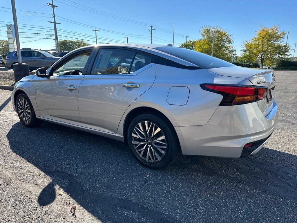 2023 Nissan Altima SV - Photo 11