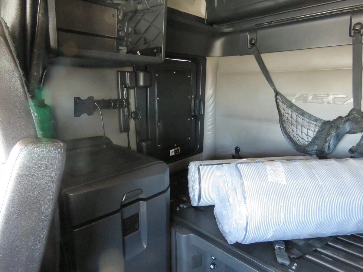 2022 Freightliner Cascadia - image 16