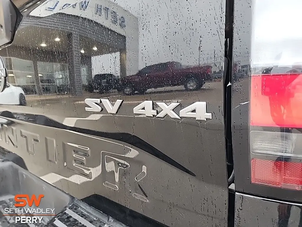 2023 Nissan Frontier SV photo 3