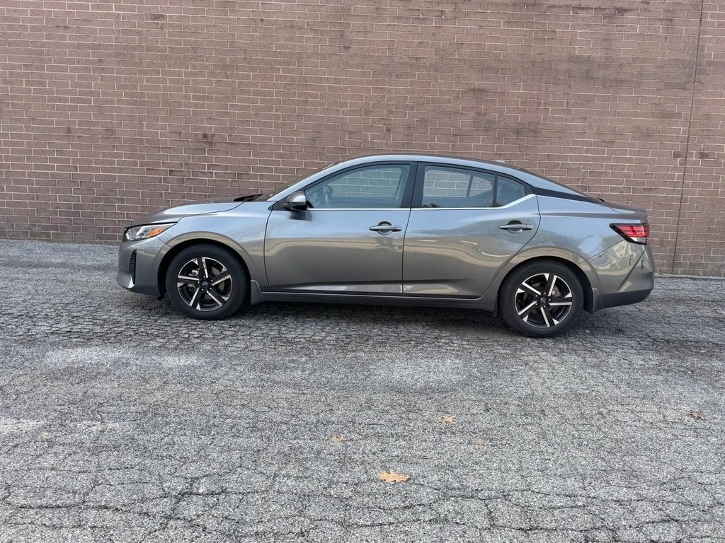 Used 2024 Nissan Sentra SV with VIN 3N1AB8CV9RY210803 for sale in Kansas City