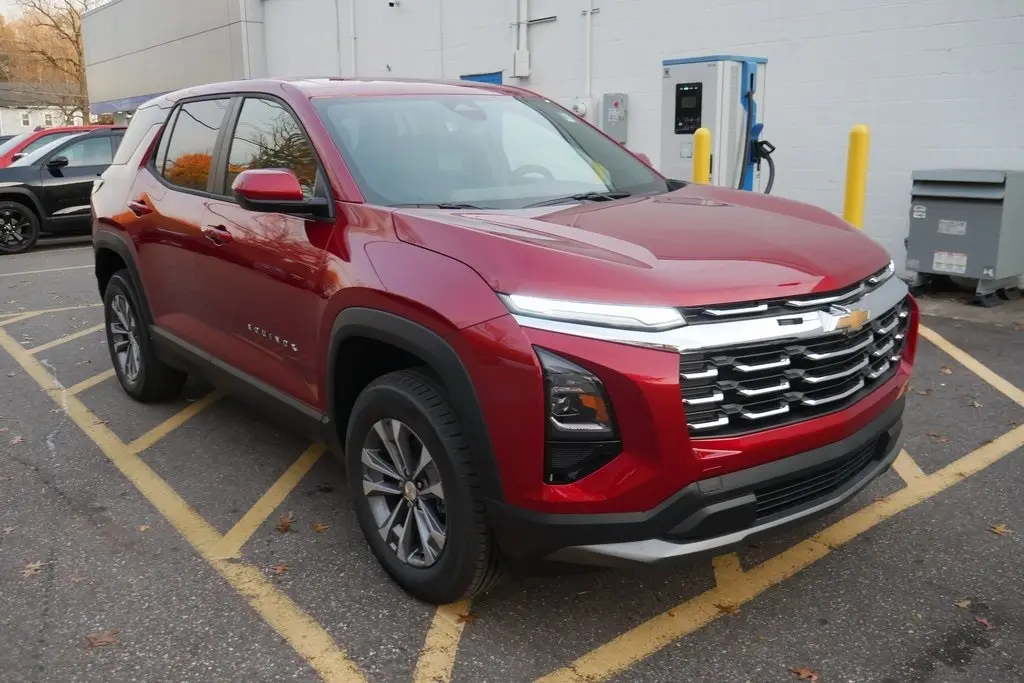 2026 Chevrolet Equinox LT photo 2