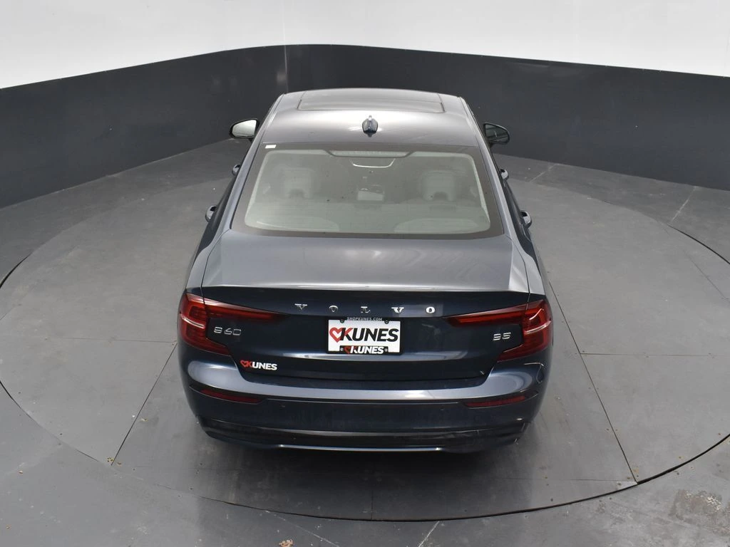 2024 Volvo - image 32