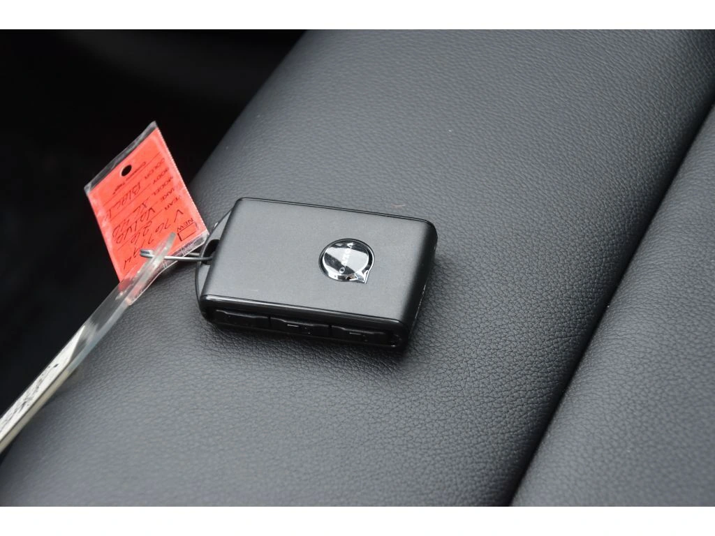 2026 Volvo - image 38