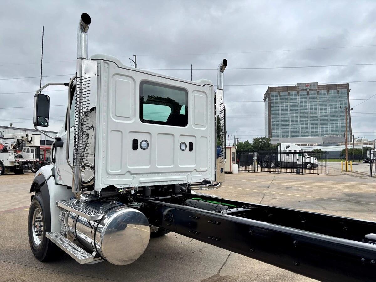 2027 Western Star 49X — photo 4