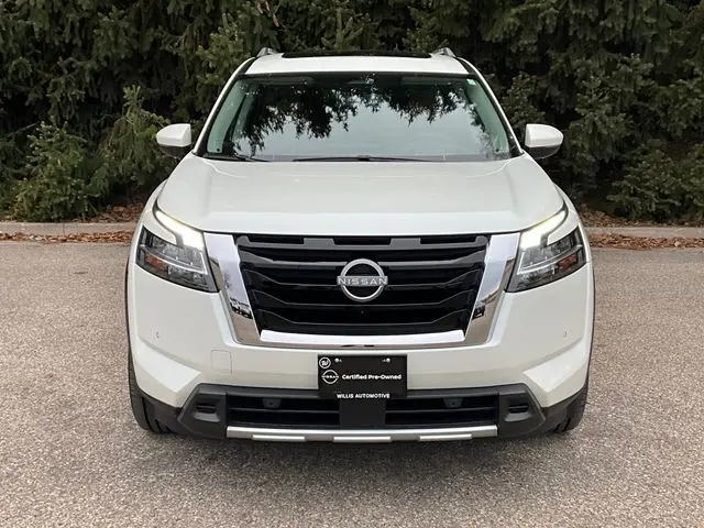 2023 Nissan Pathfinder Platinum photo 2