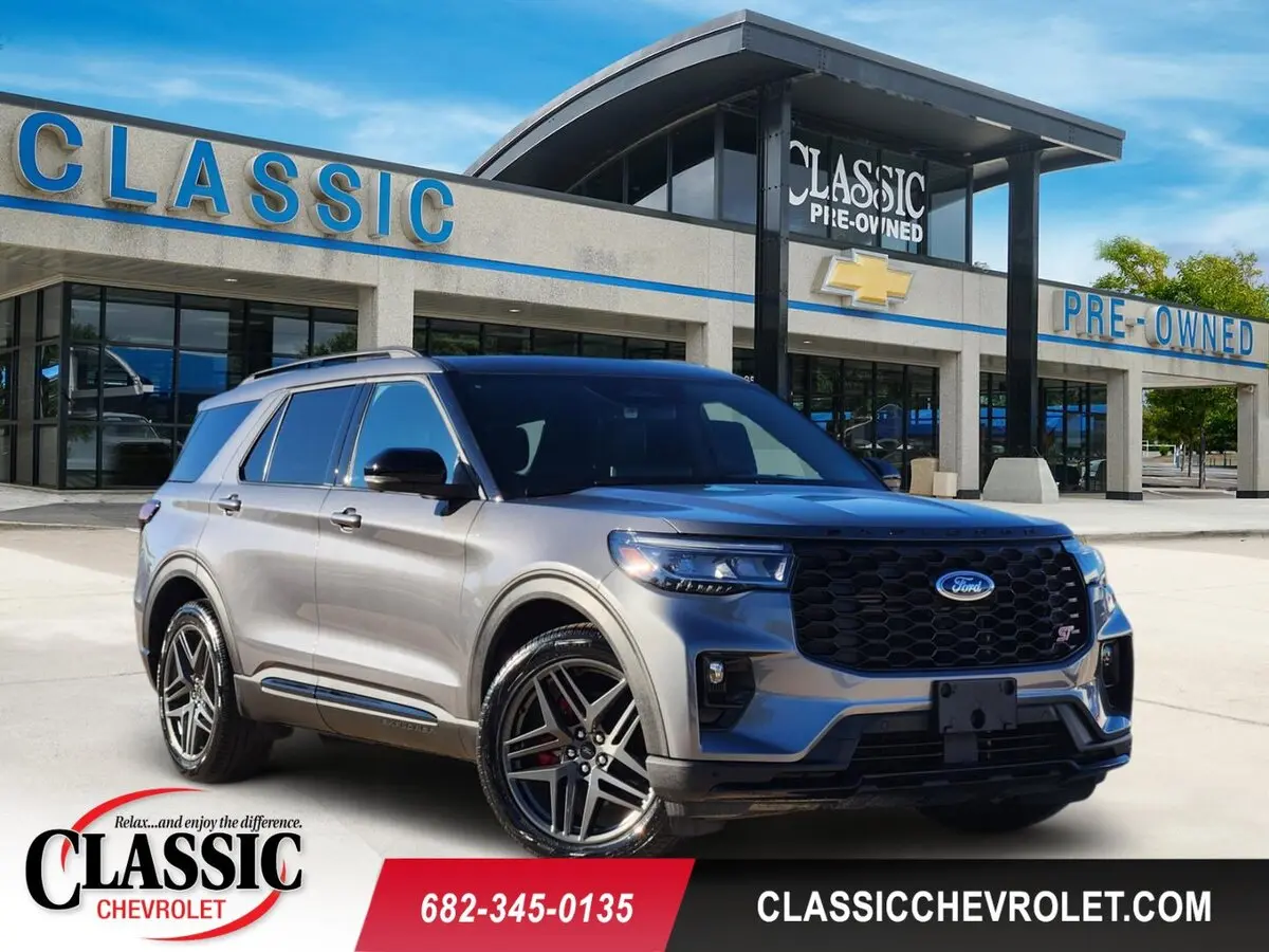 2025 Ford Explorer ST's photo