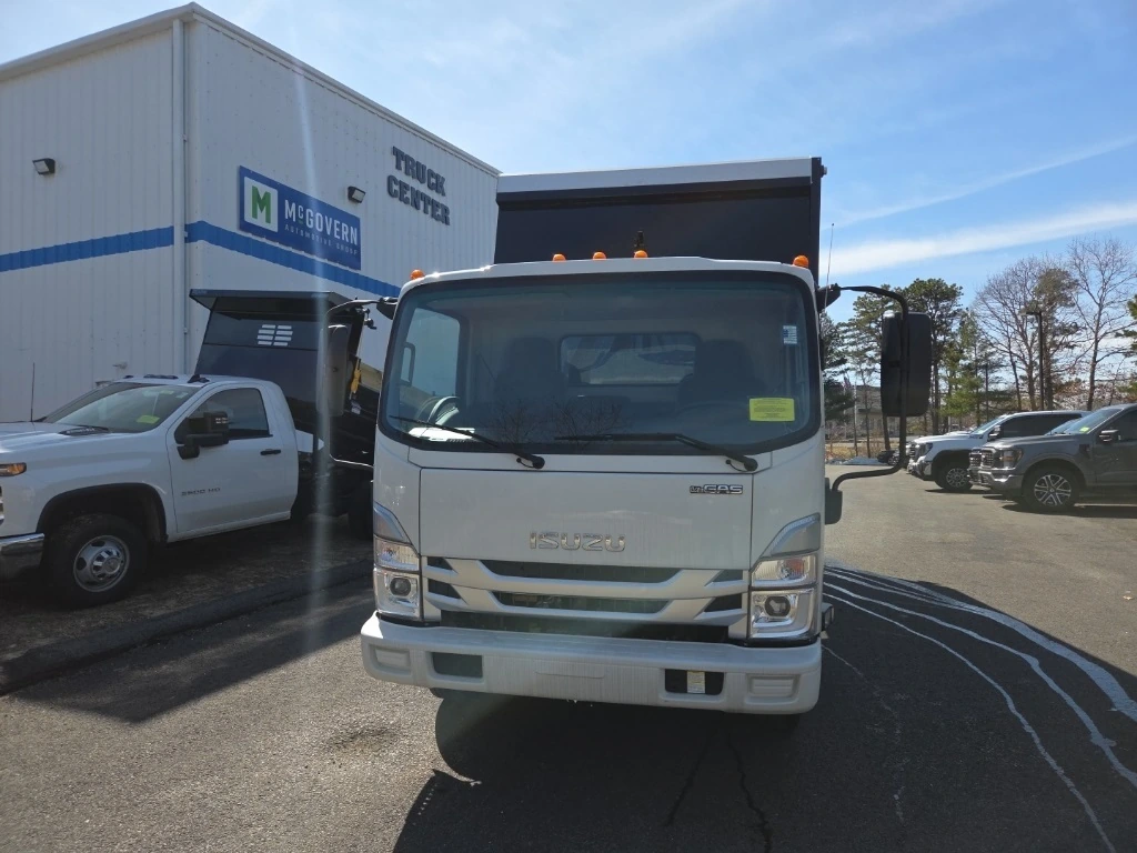 2024 Isuzu NPR - image 18