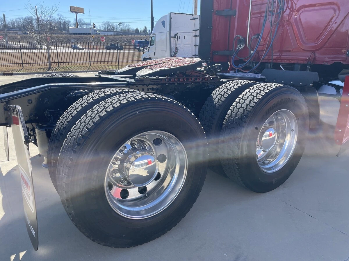 2021 Freightliner Cascadia - image 6