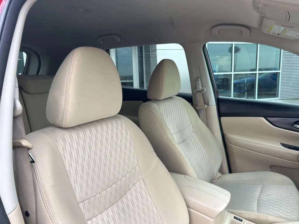 2018 Nissan Rogue SV photo 9