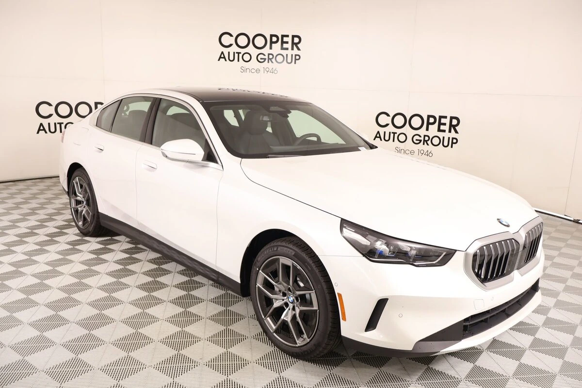 2027 BMW 5 Series 530i xDrive Sedan's photo