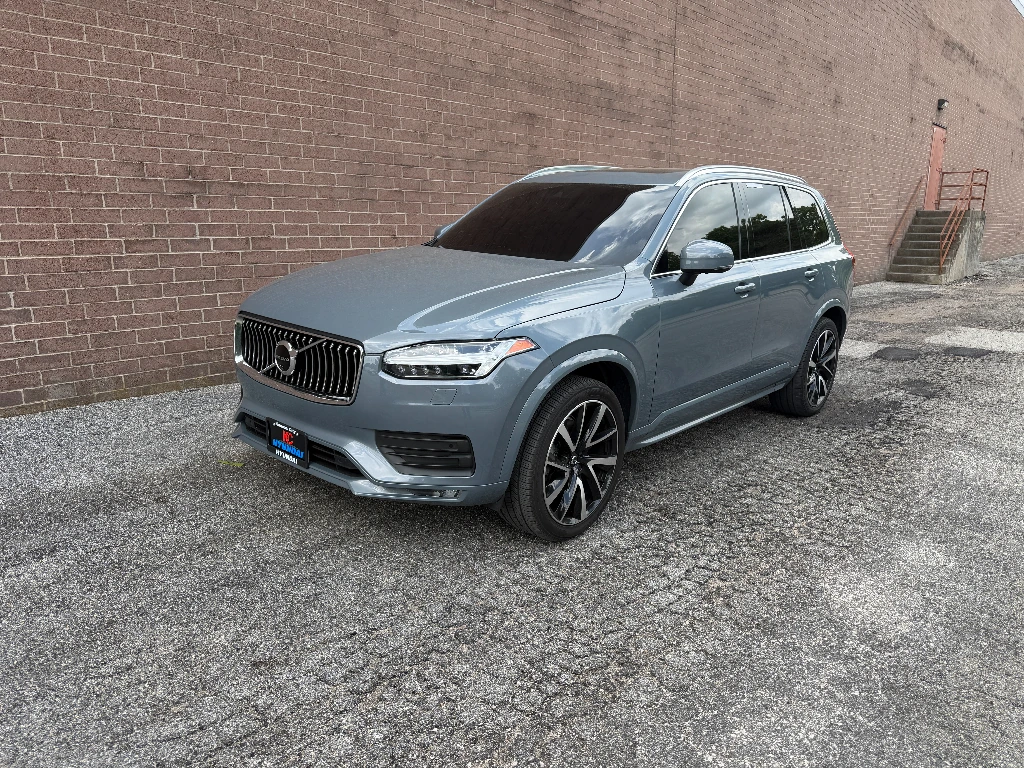 2022 Volvo XC90 T6 Momentum AWD's photo