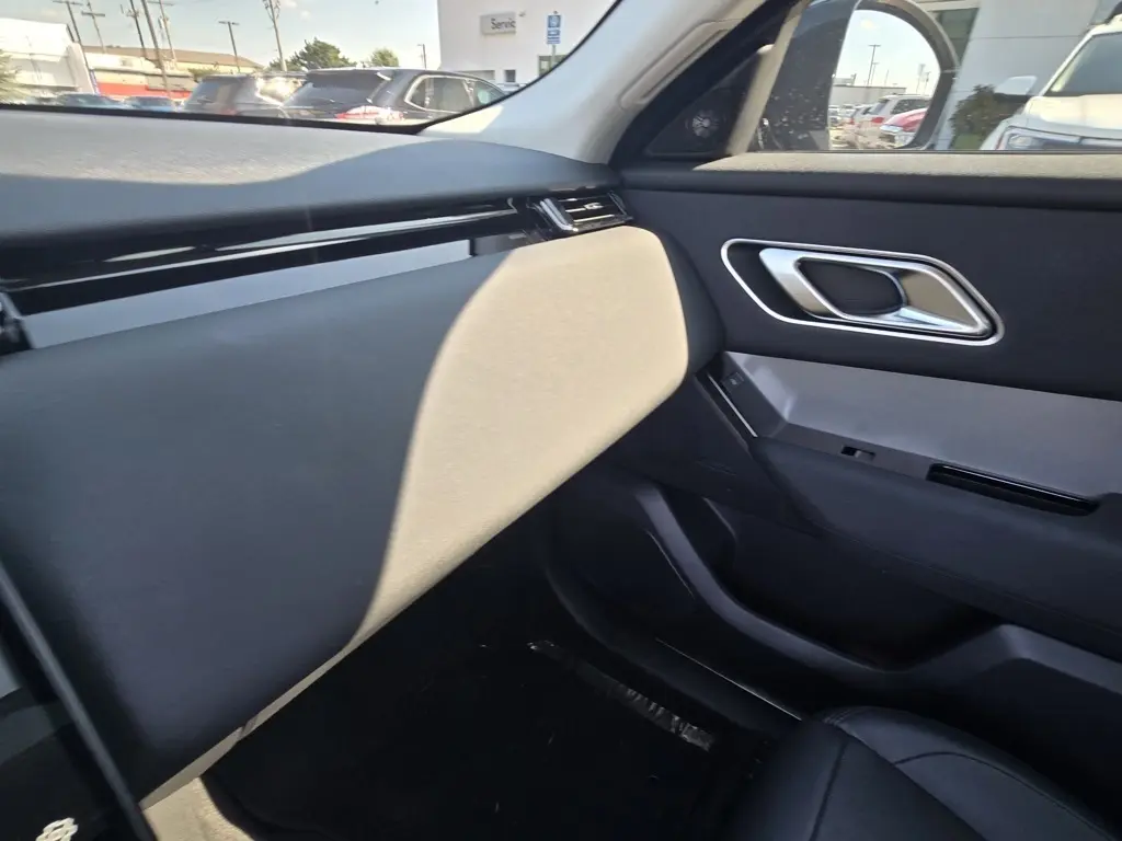 2024 Land Rover Range Rover Velar S photo 12