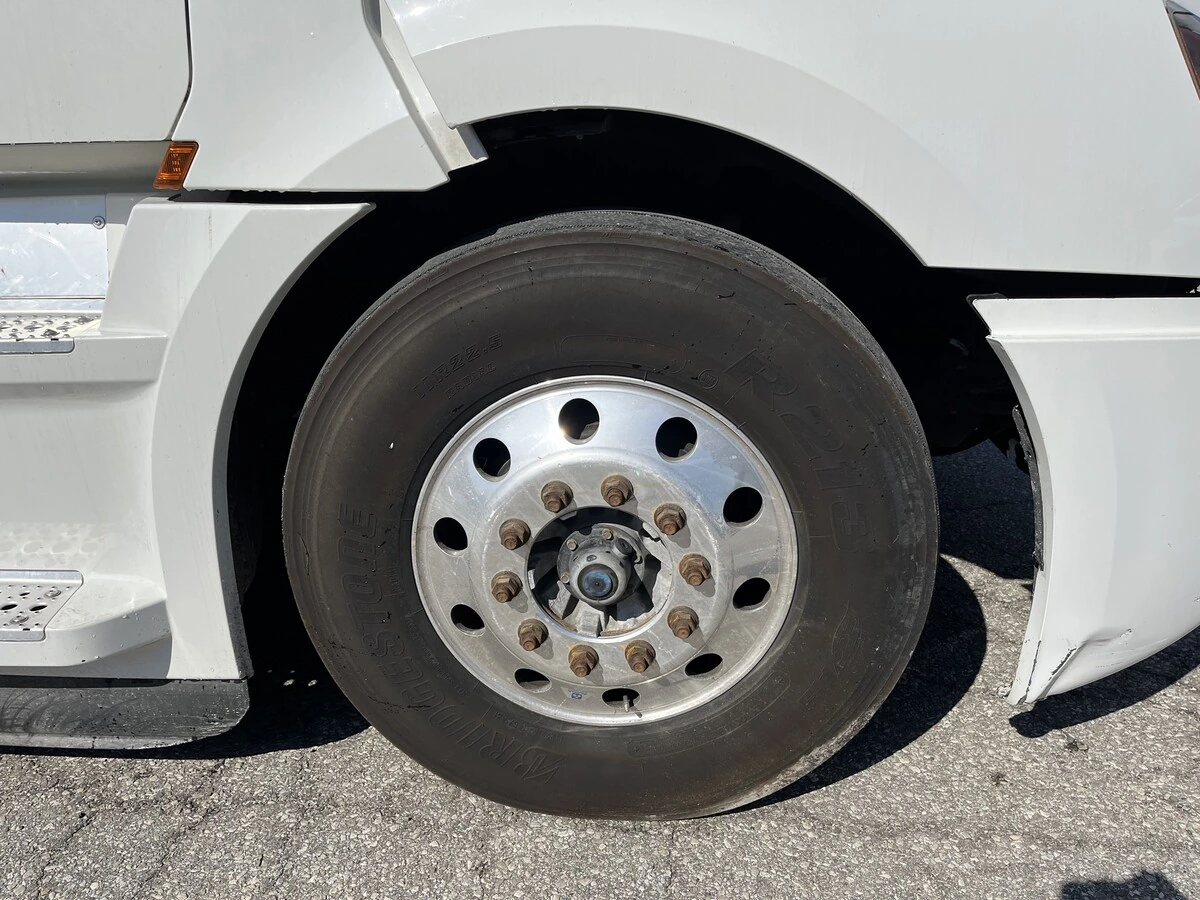 2022 Freightliner Cascadia - image 4