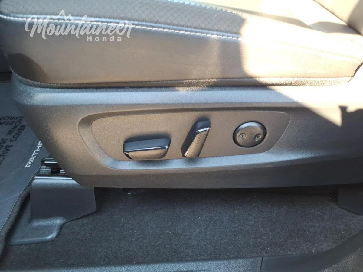 2025 Nissan Pathfinder SL - Photo 41