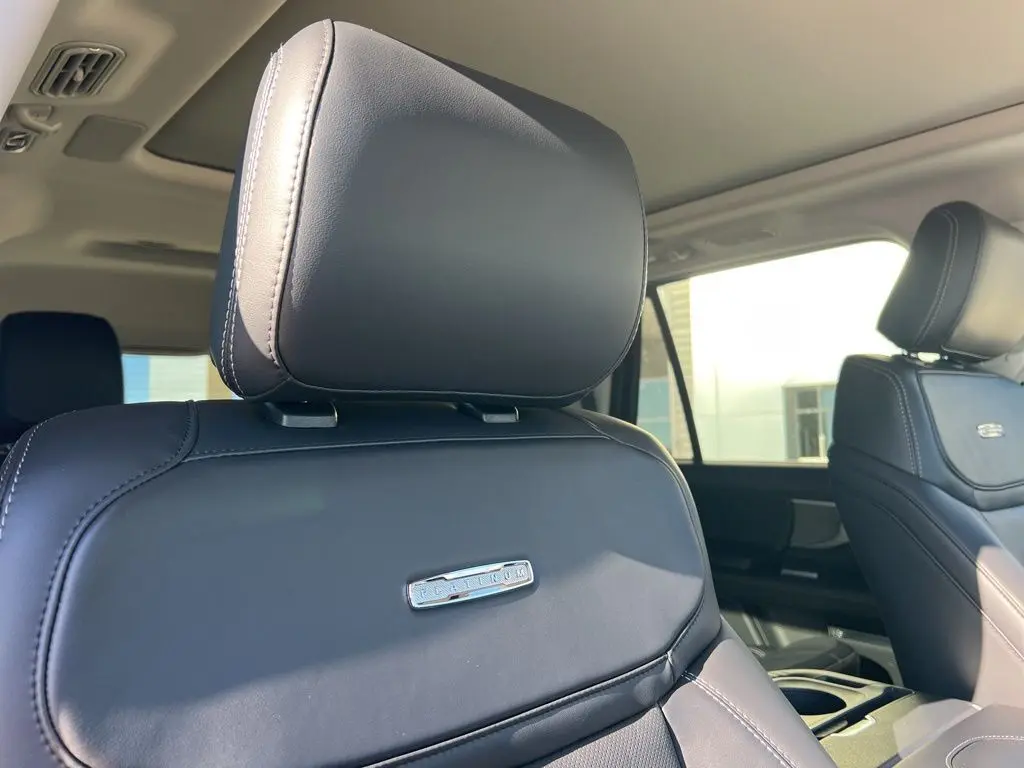 2025 Ford Expedition Platinum photo 16