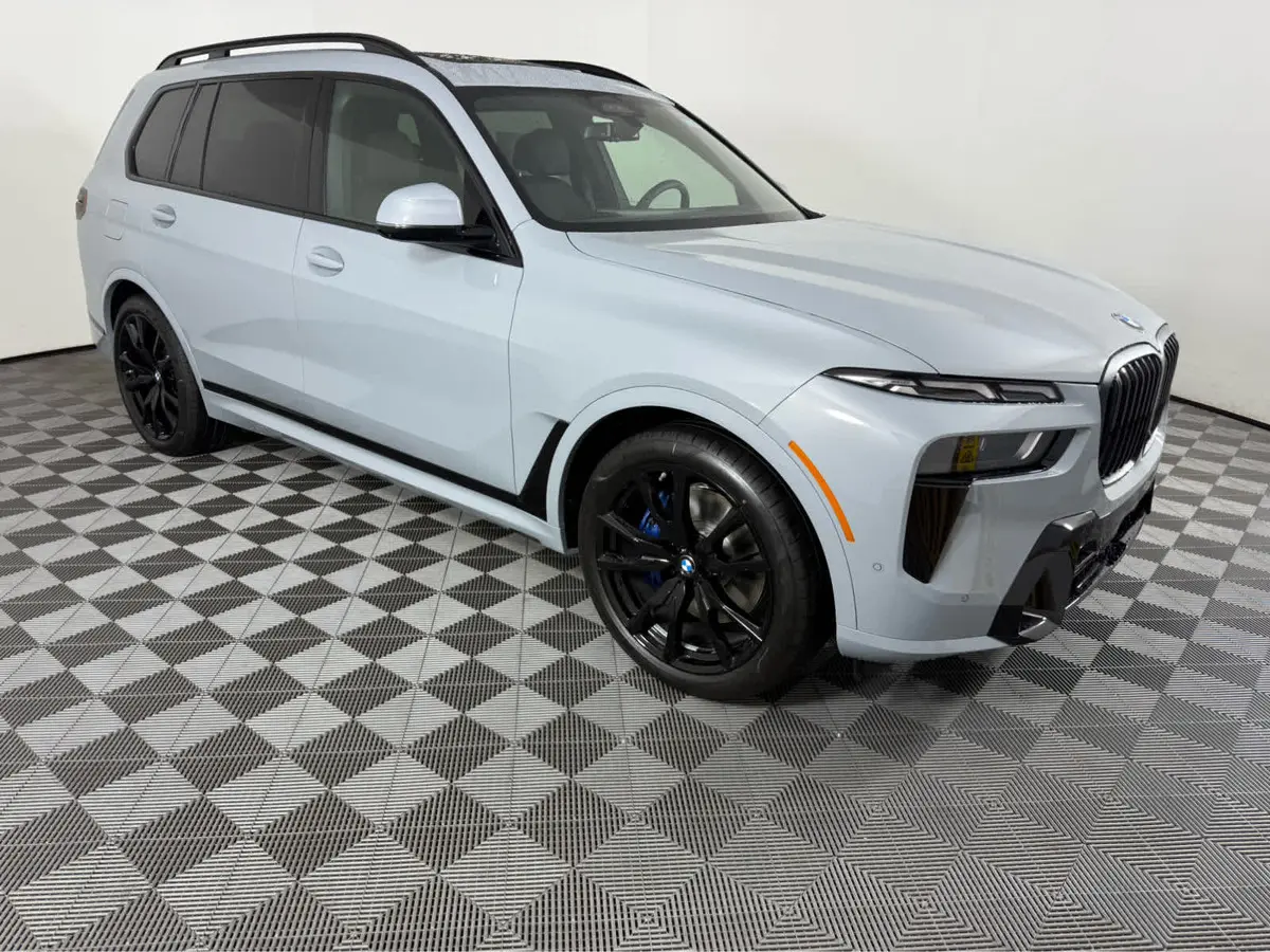 2026 BMW X7 40i's photo