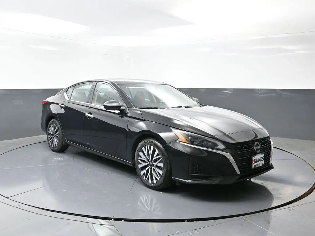 2024 Nissan Altima 2.5 SV photo 3