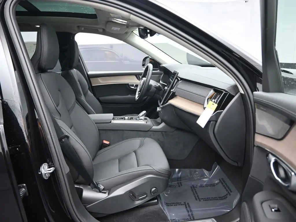 2026 Volvo - image 28