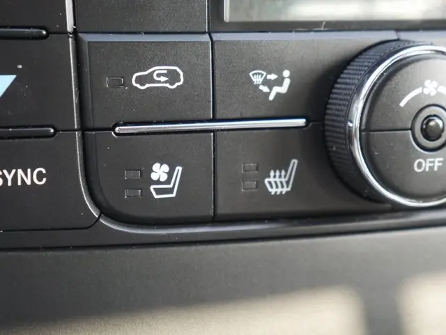 2012 Jeep Grand Cherokee Overland photo 6