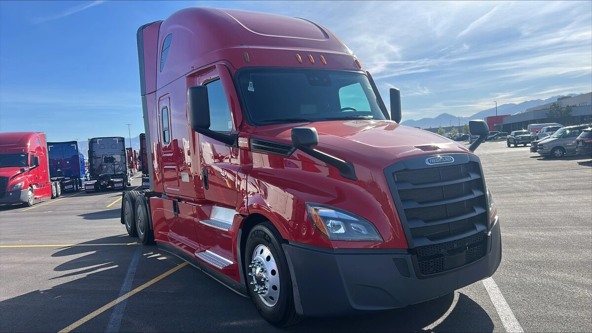 2022 Freightliner Cascadia - image 2