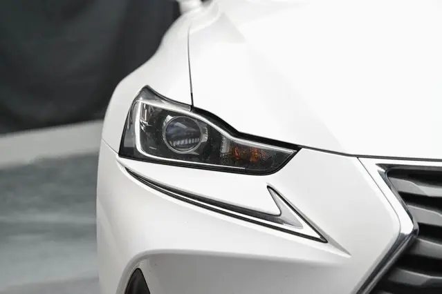 2019 Lexus IS 300 photo 4