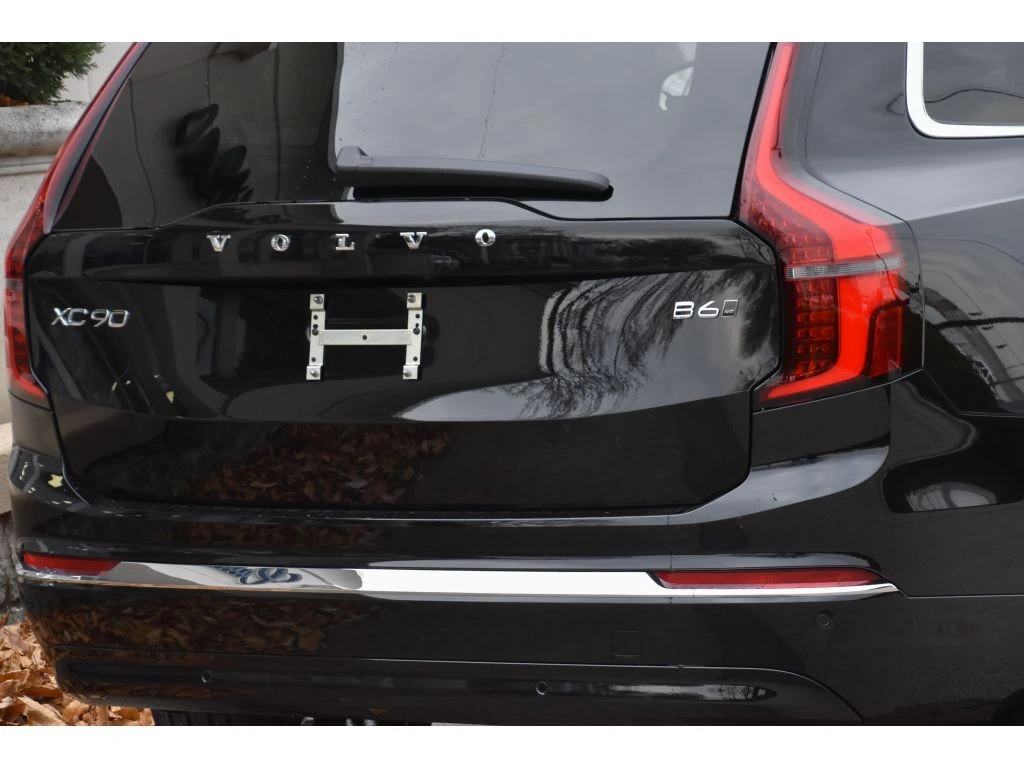 2026 Volvo - image 30