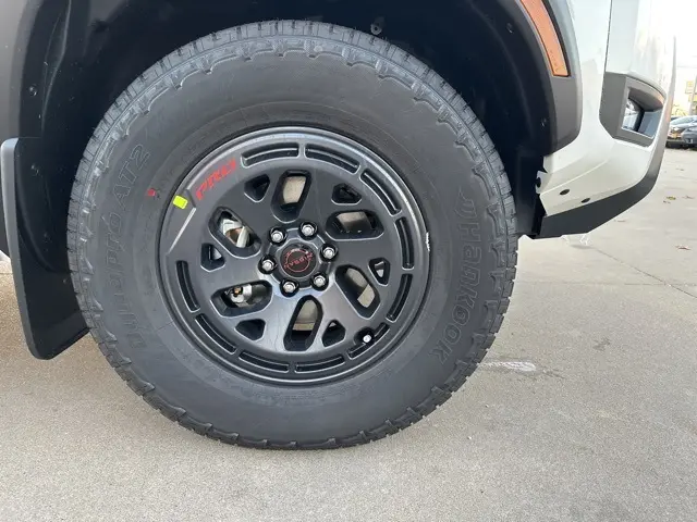 2026 Nissan Frontier PRO-4X photo 4