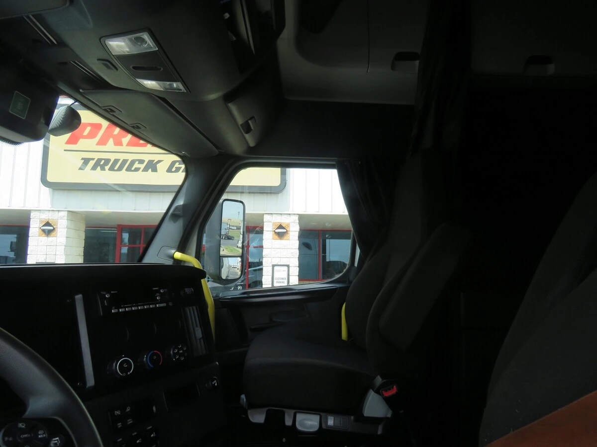 2024 Freightliner Cascadia - image 14