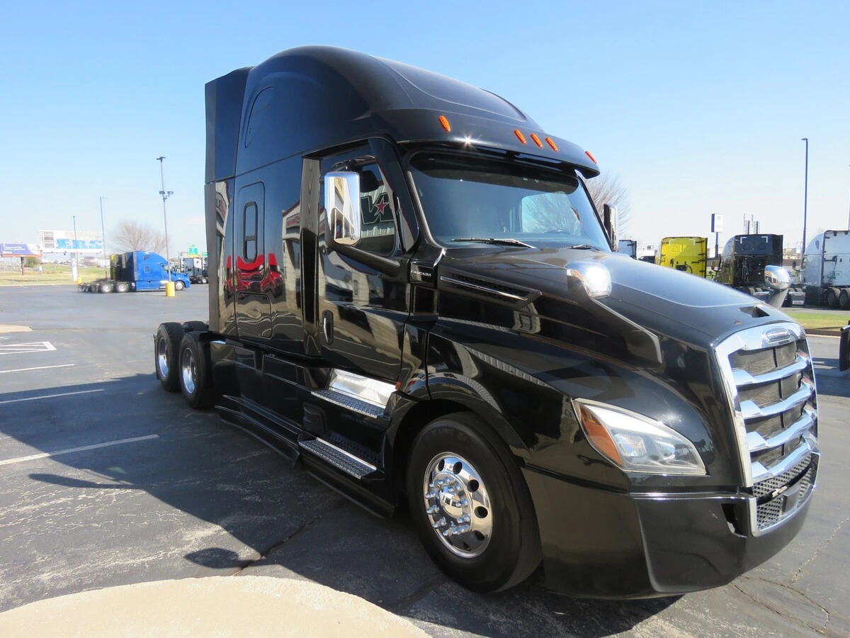 2022 Freightliner Cascadia - image 10