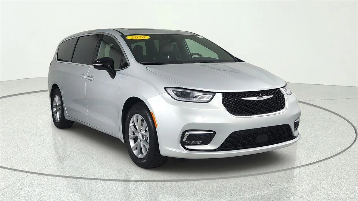 2026 Chrysler Pacifica Limited's photo