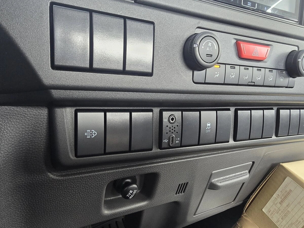 2025 Isuzu NRR in Union, NJ — photo 3
