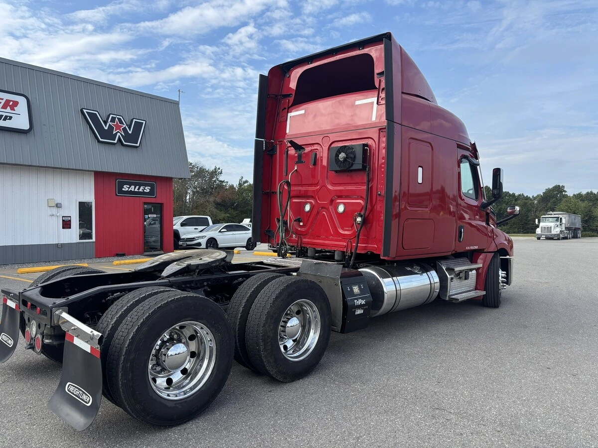 2024 Freightliner Cascadia — photo 5