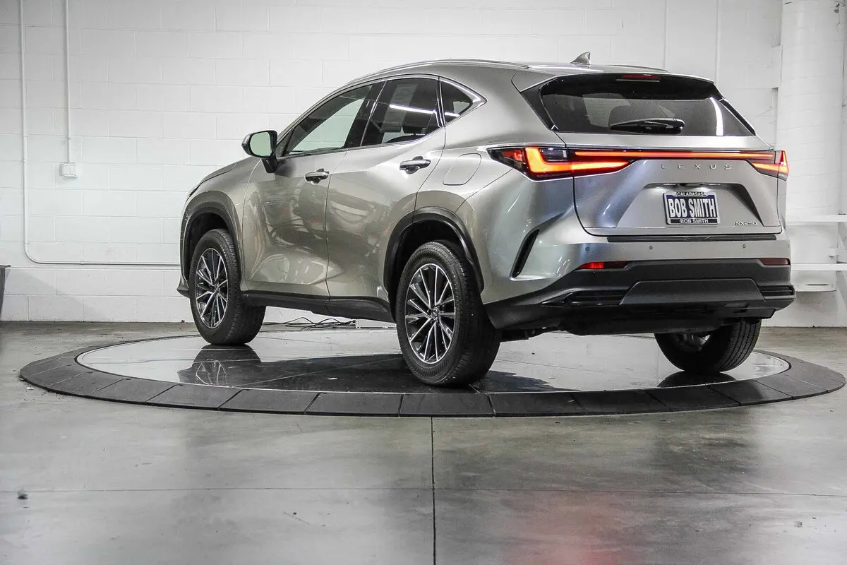 2024 Lexus NX 250 Premium photo 3