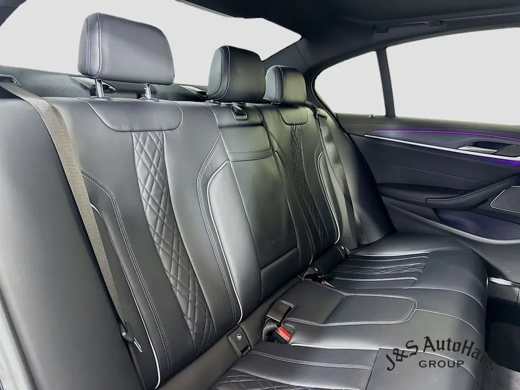 2022 Bmw M550i xDrive photo 33
