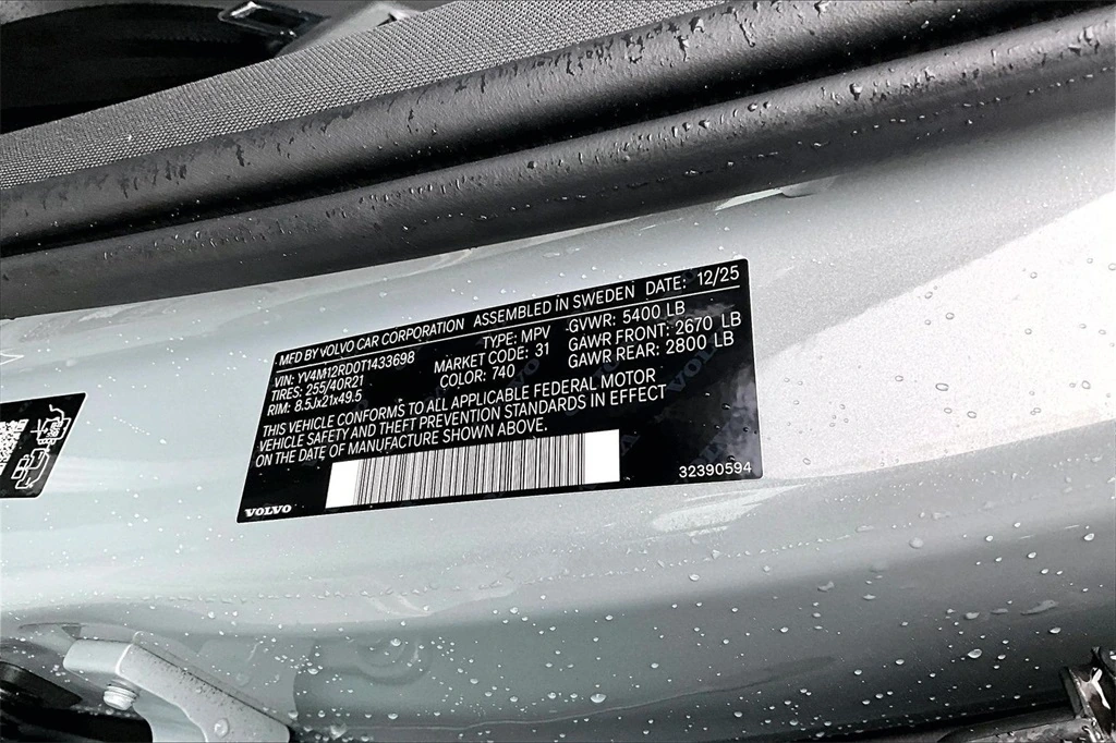 2026 Volvo - image 8