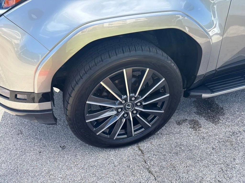 2024 Lexus GX Luxury - Photo 8