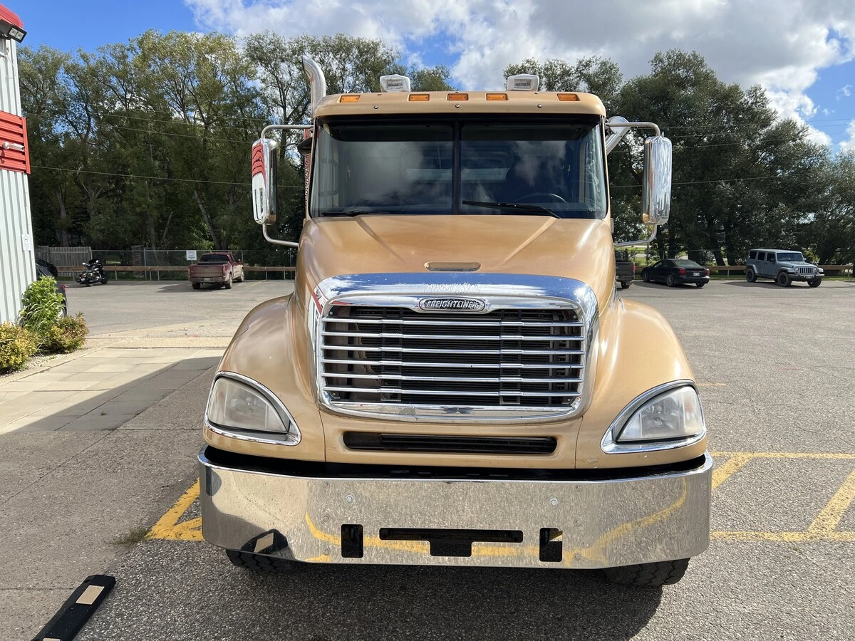 2011 Freightliner Columbia — photo 6