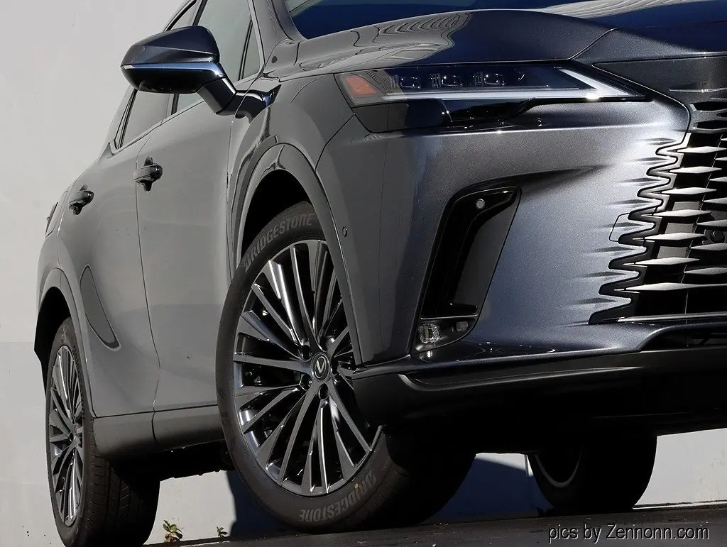 2025 Lexus RX photo 4