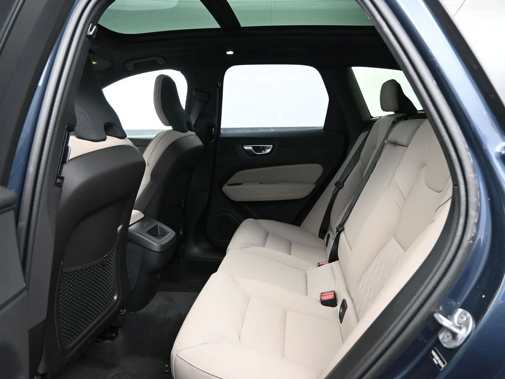 2026 Volvo - image 24