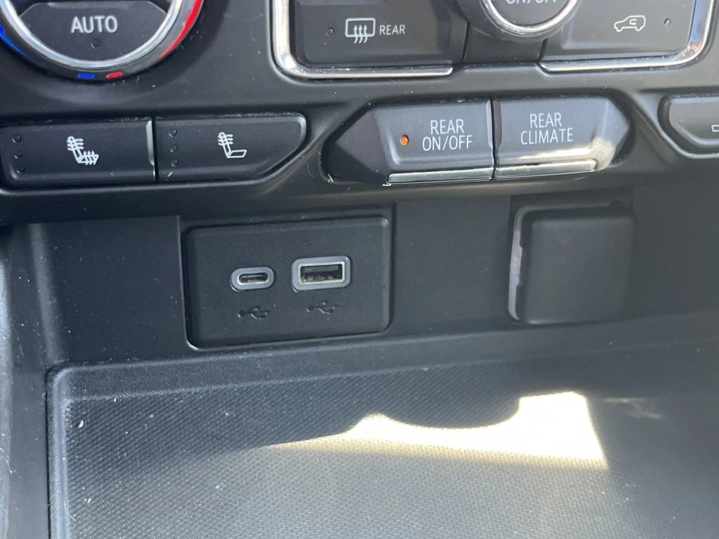 2021 Chevrolet Suburban LT - Photo 21