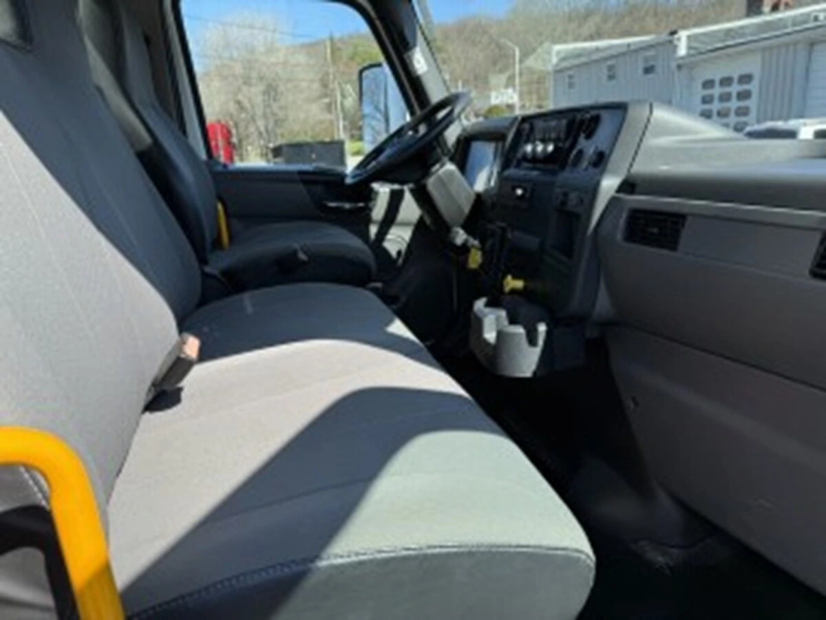 2022 International - image 9