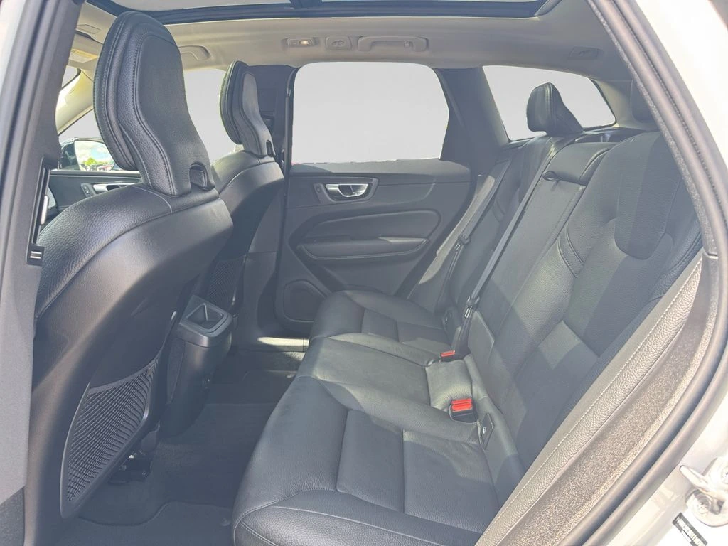 2025 Volvo XC60 Plus - Photo 13