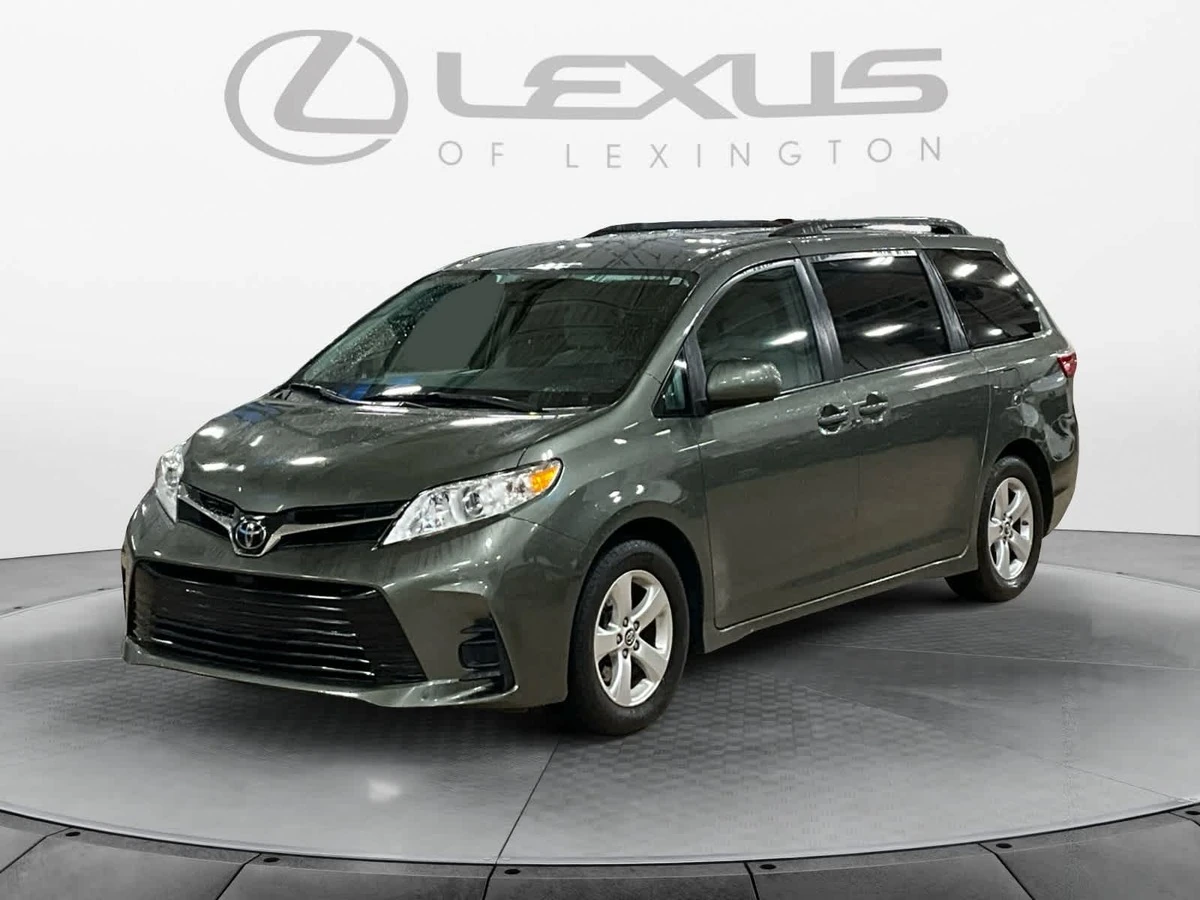 2018 Toyota Sienna LE V6 8-Passenger's photo