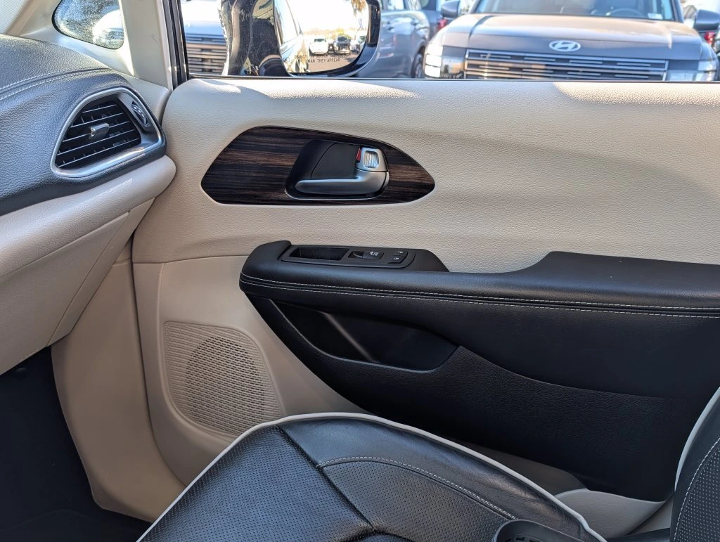 2023 Chrysler Pacifica Hybrid Limited - Photo 28